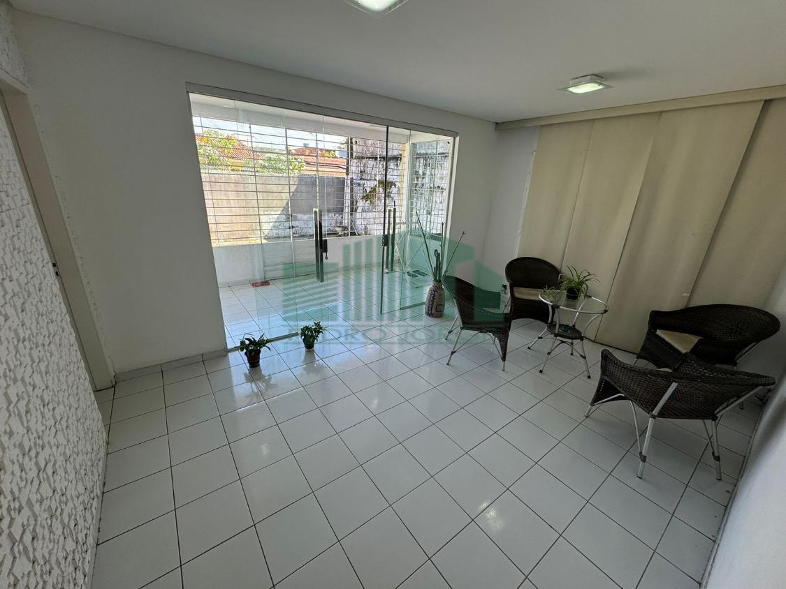 Casa à venda com 4 quartos, 300m² - Foto 1