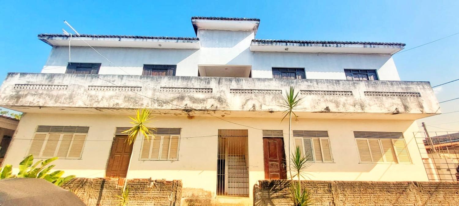 Casa Comercial à venda com 9 quartos, 400m² - Foto 1