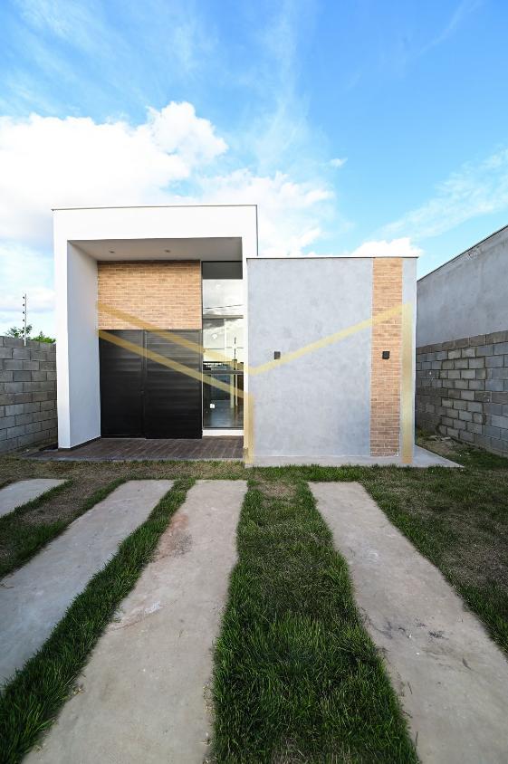 Casa à venda com 3 quartos, 80m² - Foto 1