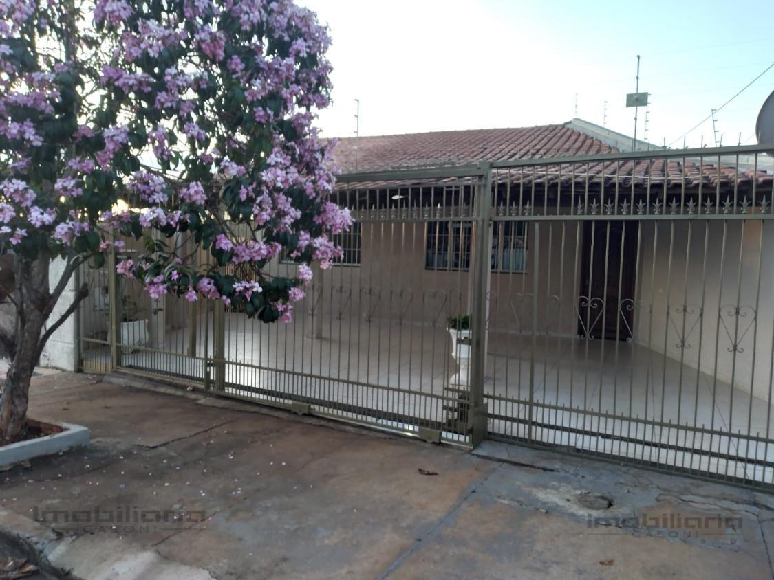 Casa à venda com 4 quartos, 128m² - Foto 1