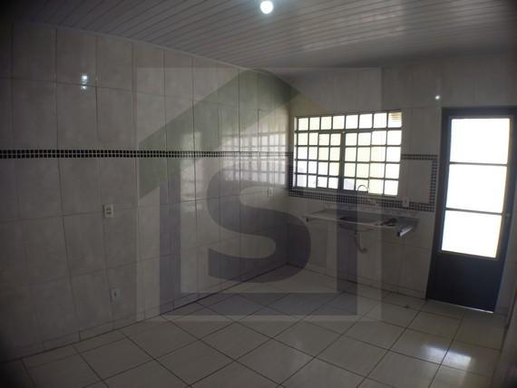 Casa para alugar com 2 quartos, 70m² - Foto 15