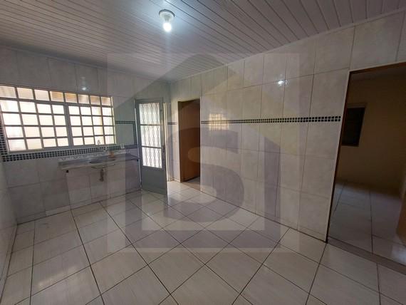 Casa para alugar com 2 quartos, 70m² - Foto 20