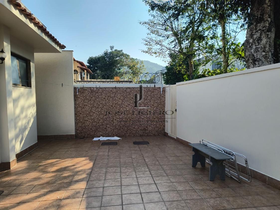 Casa de Condomínio à venda com 3 quartos, 195m² - Foto 24