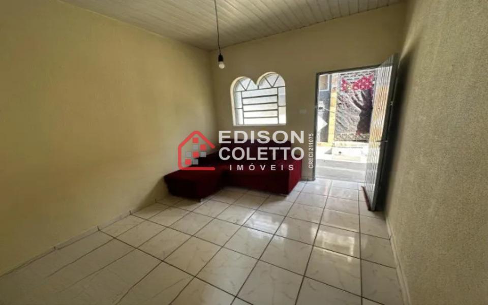 Casa à venda com 2 quartos, 48m² - Foto 1