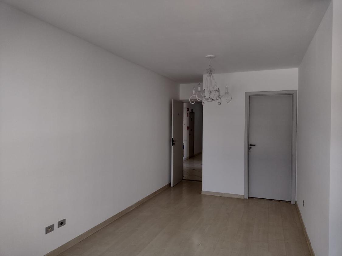 Apartamento à venda com 3 quartos, 72m² - Foto 2