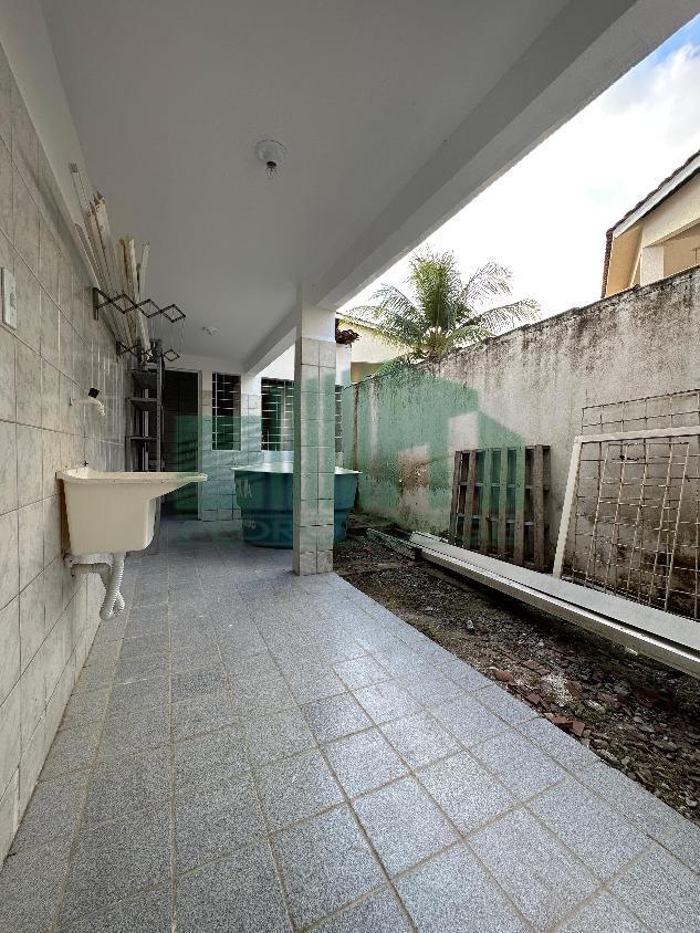 Casa à venda e aluguel com 5 quartos, 181m² - Foto 11