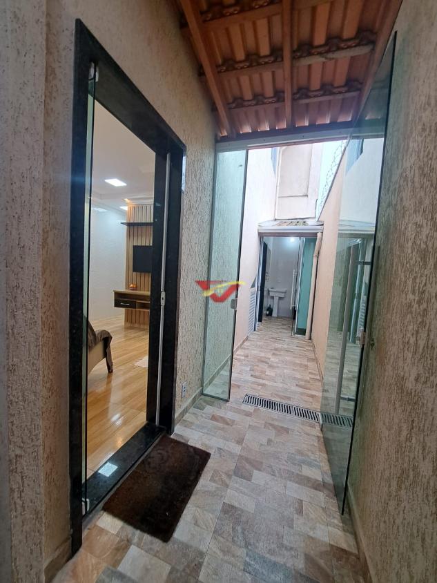 Casa à venda com 2 quartos, 70m² - Foto 4