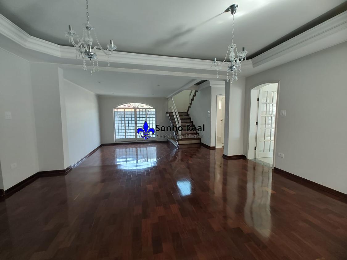 Casa à venda com 3 quartos, 250m² - Foto 1