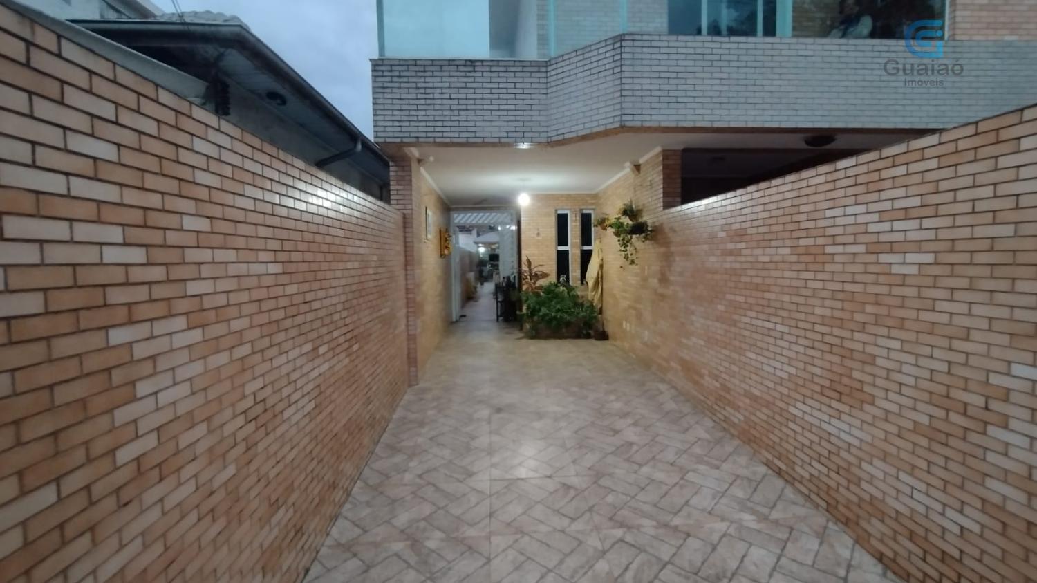 Casa à venda com 3 quartos, 116m² - Foto 1