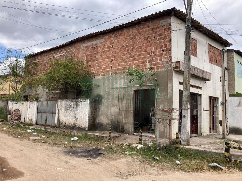Casa à venda com 6 quartos, 160m² - Foto 2