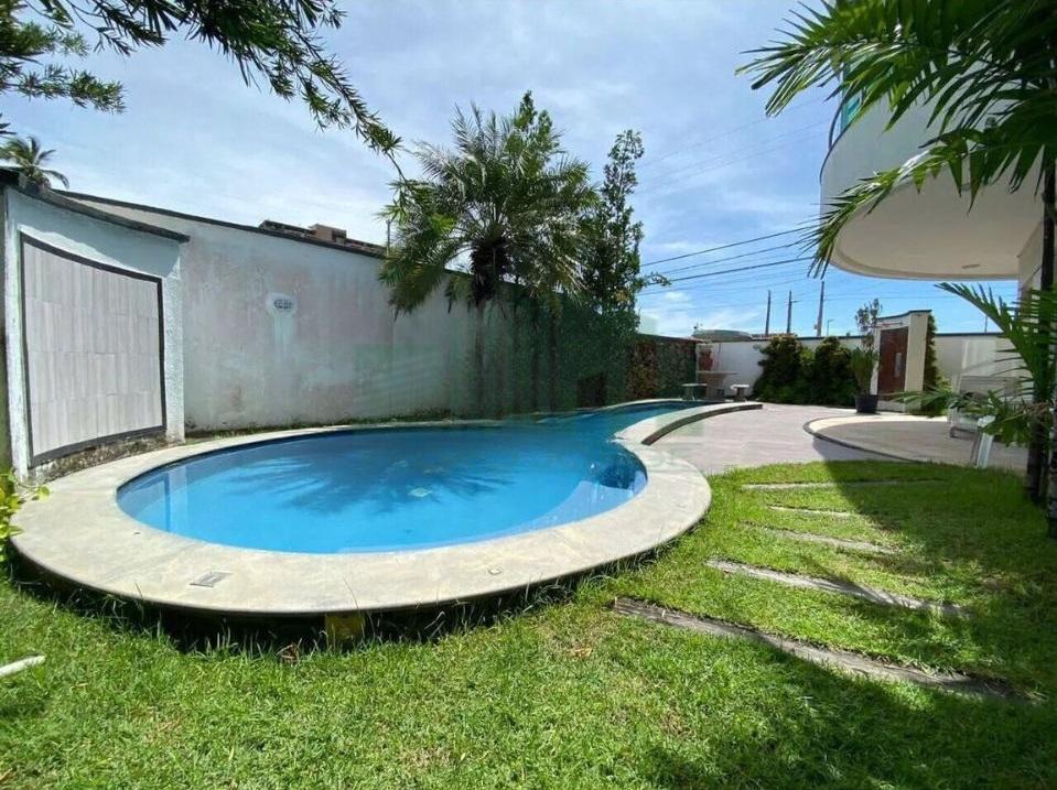 Casa de Condomínio à venda com 4 quartos, 360m² - Foto 2