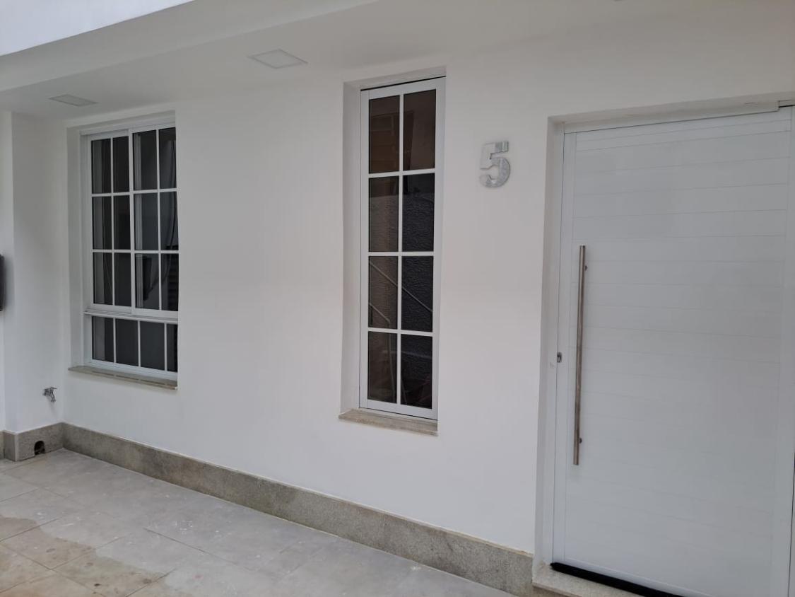 Casa de Condomínio à venda com 2 quartos, 100m² - Foto 1