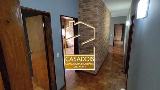 Casa à venda e aluguel com 8 quartos, 400m² - Foto 3