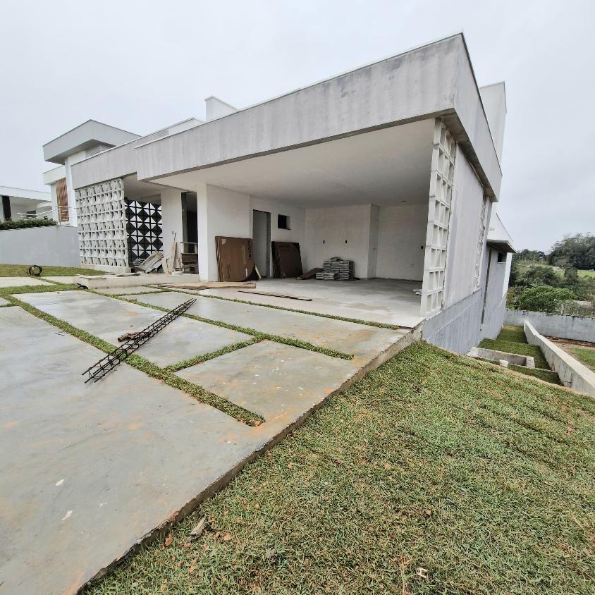 Casa de Condomínio à venda com 3 quartos, 292m² - Foto 1