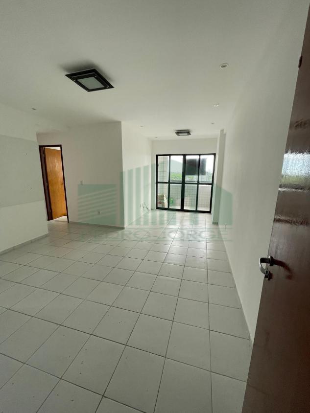 Apartamento à venda com 3 quartos, 80m² - Foto 2