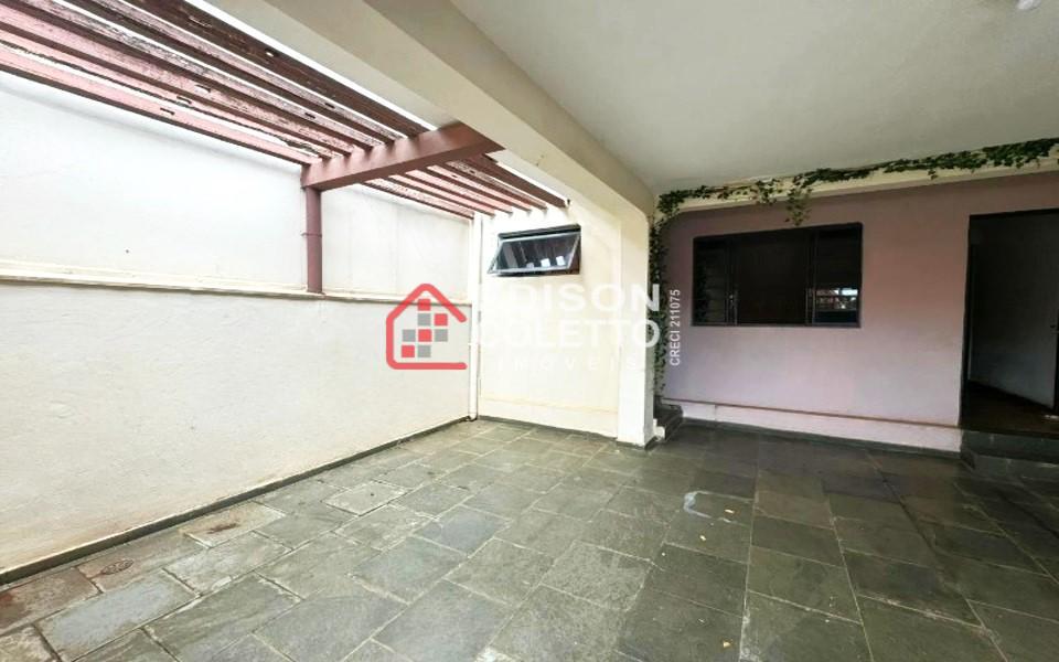 Casa à venda com 2 quartos, 98m² - Foto 1