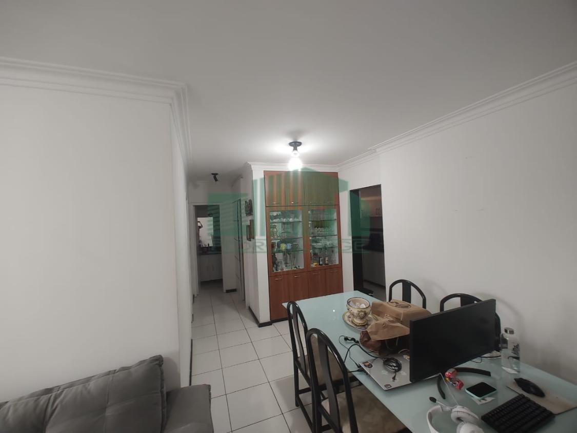 Apartamento à venda com 2 quartos, 80m² - Foto 2