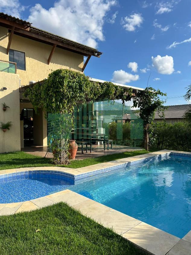 Casa de Condomínio à venda com 5 quartos, 260m² - Foto 1