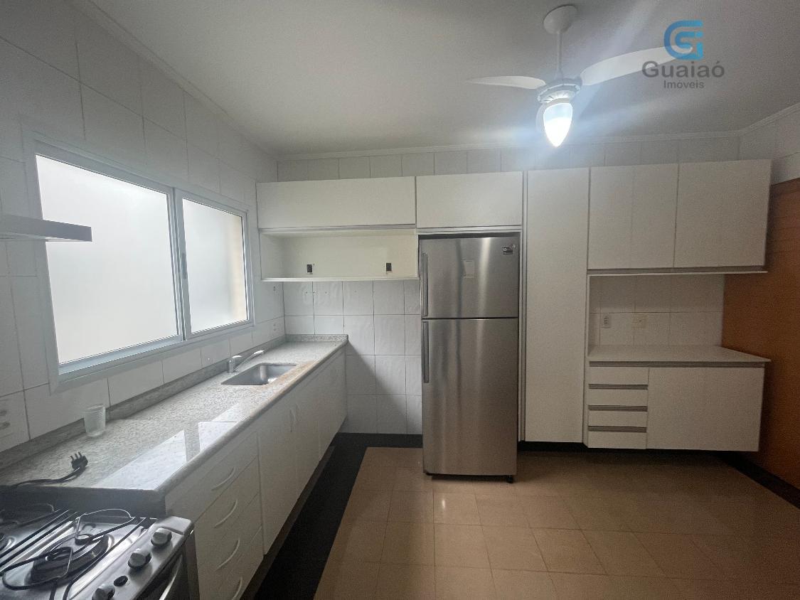 Apartamento para alugar com 3 quartos, 130m² - Foto 12