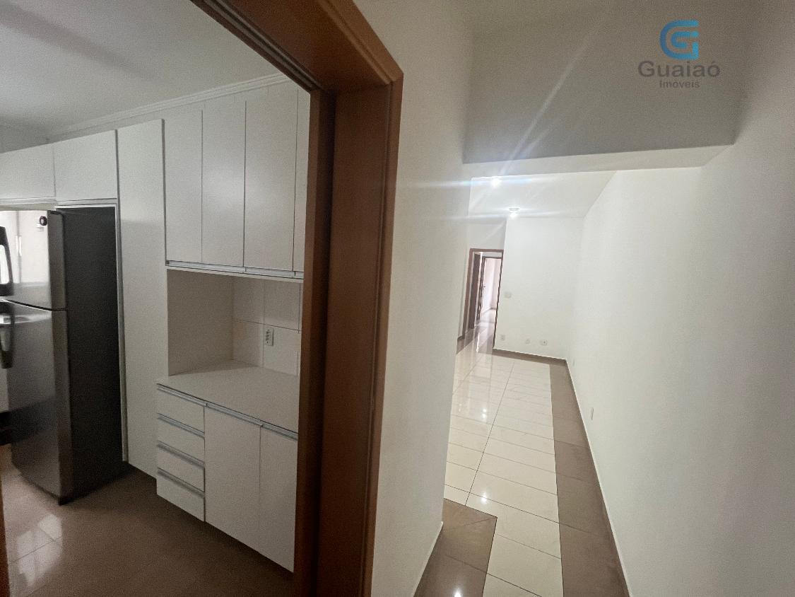 Apartamento para alugar com 3 quartos, 130m² - Foto 15