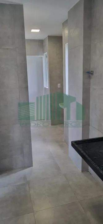 Apartamento à venda com 3 quartos, 87m² - Foto 2