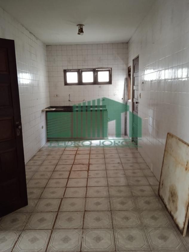 Casa para alugar com 4 quartos, 350m² - Foto 6