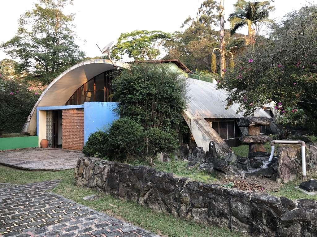 Casa à venda e aluguel com 3 quartos, 300m² - Foto 1