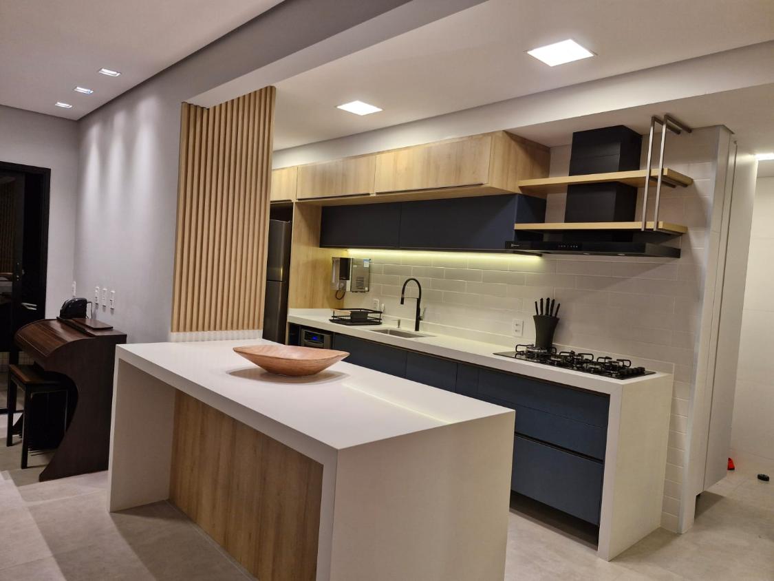 Apartamento à venda com 3 quartos, 141m² - Foto 1