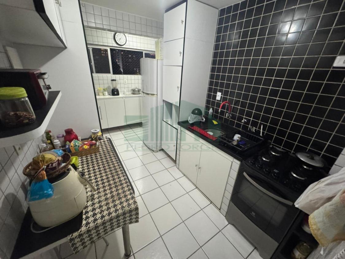 Apartamento à venda com 3 quartos, 107m² - Foto 8