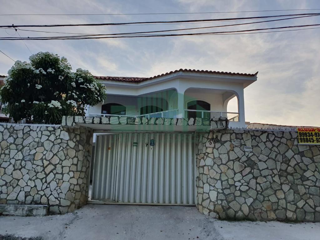 Casa à venda e aluguel com 7 quartos, 250m² - Foto 1