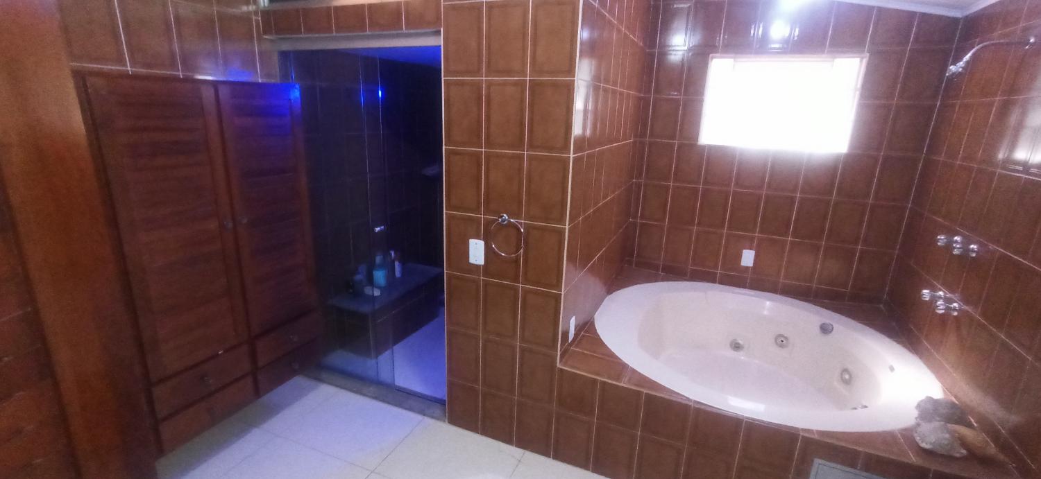 Casa de Condomínio à venda e aluguel com 4 quartos, 209m² - Foto 18