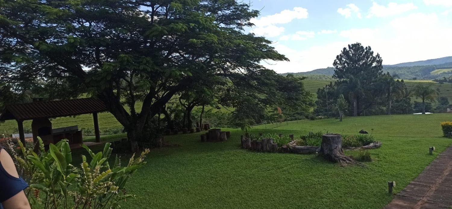 Casa de Condomínio à venda e aluguel com 4 quartos, 209m² - Foto 2