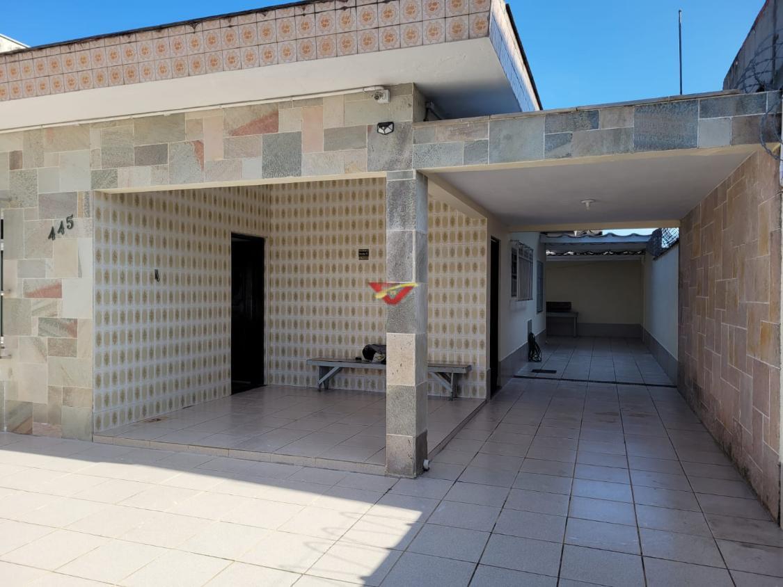 Casa à venda com 3 quartos, 130m² - Foto 1