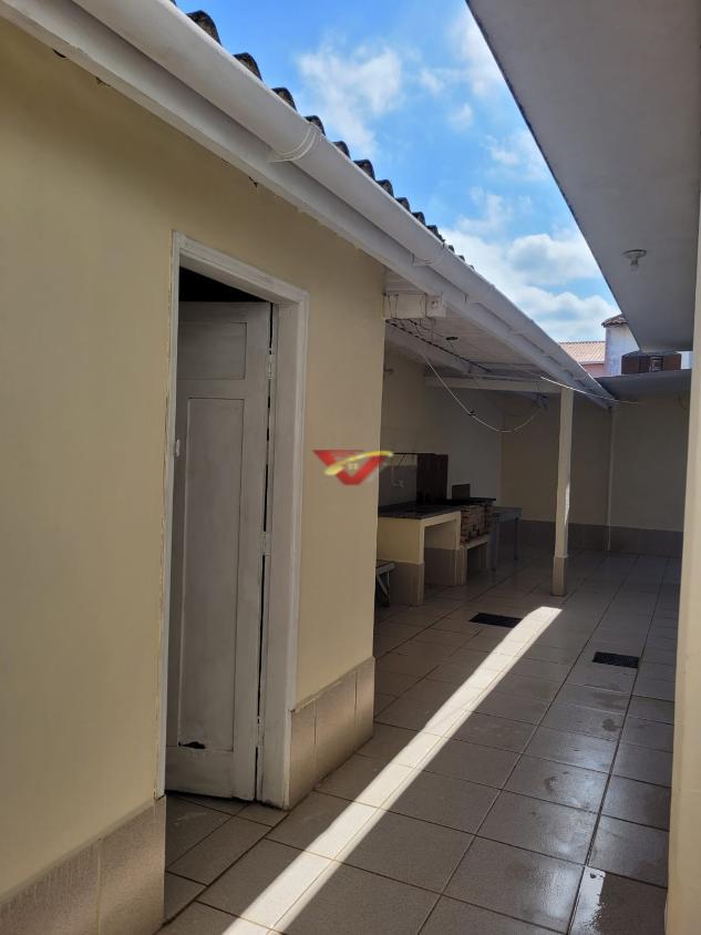 Casa à venda com 3 quartos, 130m² - Foto 2