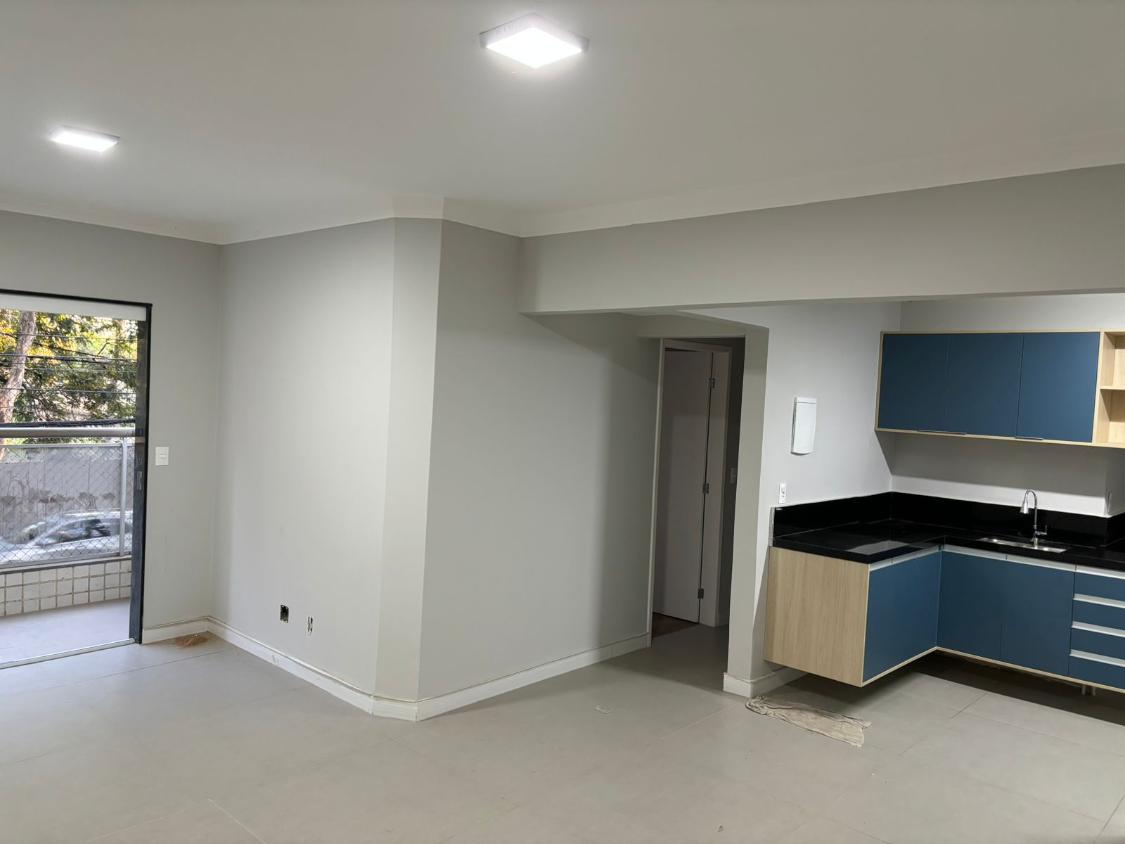 Apartamento à venda com 3 quartos, 115m² - Foto 2