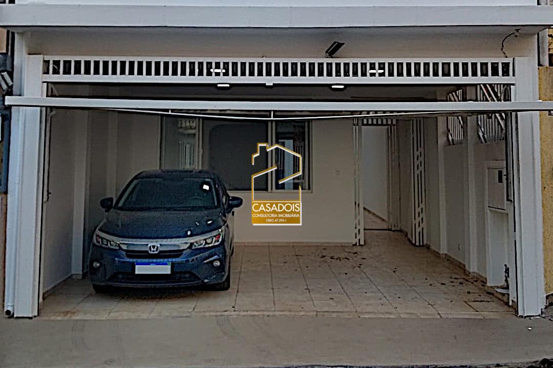 Casa à venda com 3 quartos, 202m² - Foto 2