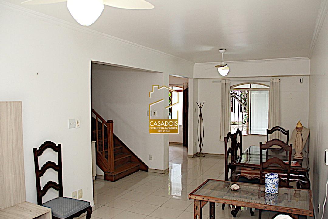 Casa à venda com 4 quartos, 157m² - Foto 1