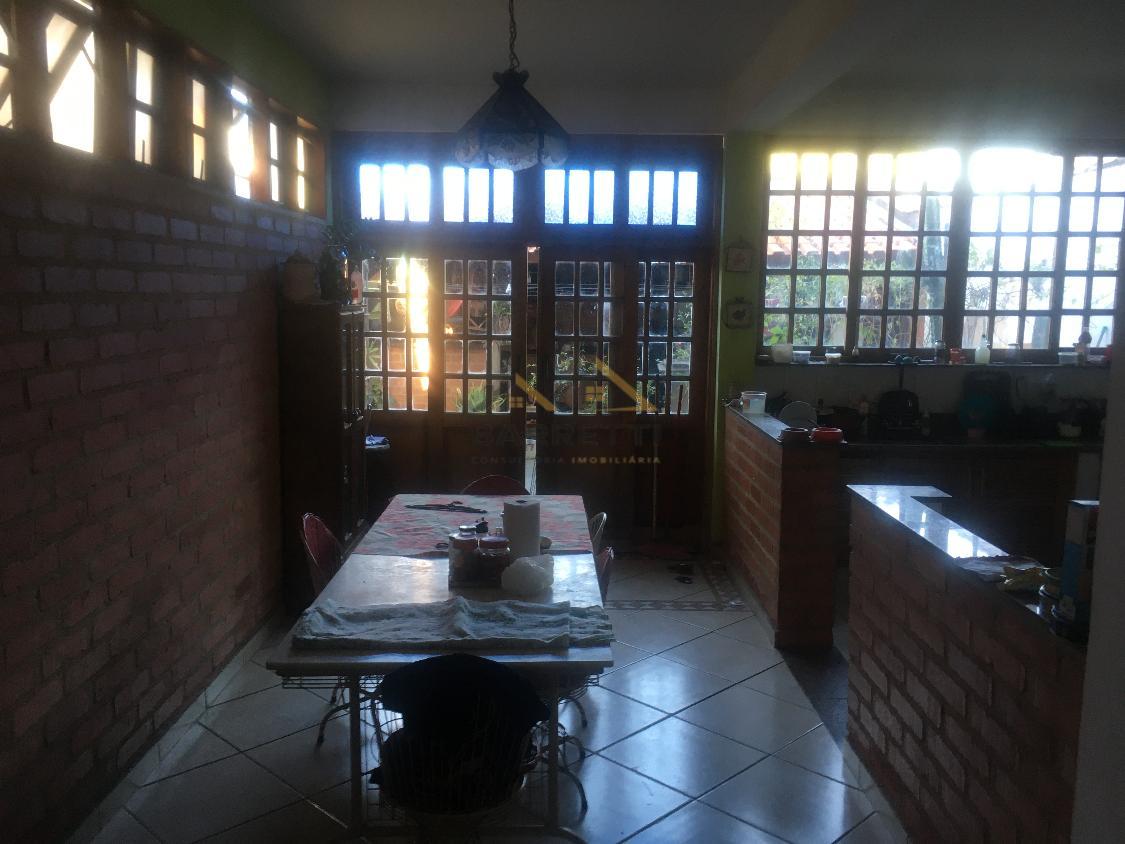 Sobrado à venda com 4 quartos, 211m² - Foto 1