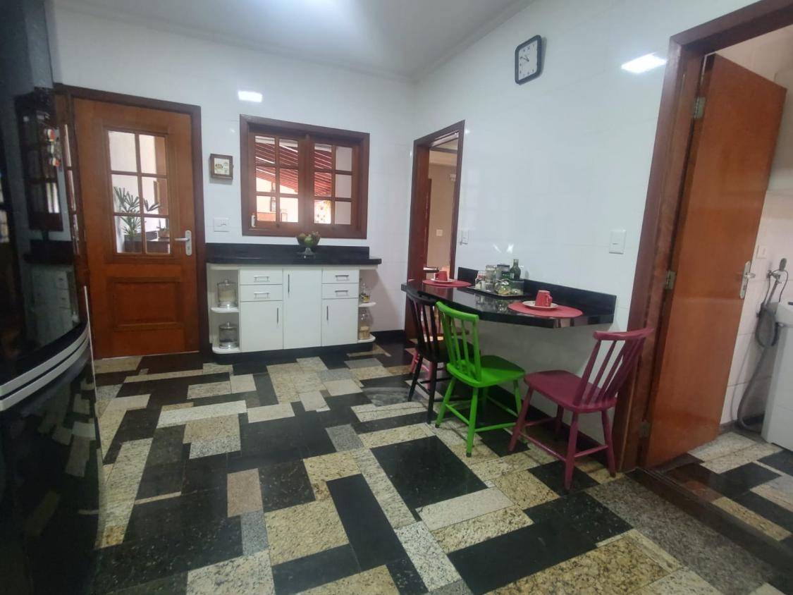 Casa à venda com 3 quartos, 243m² - Foto 33