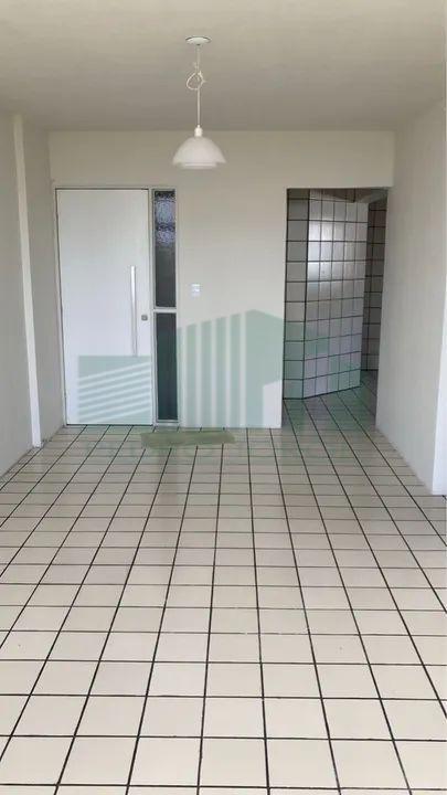 Apartamento à venda com 3 quartos, 83m² - Foto 2