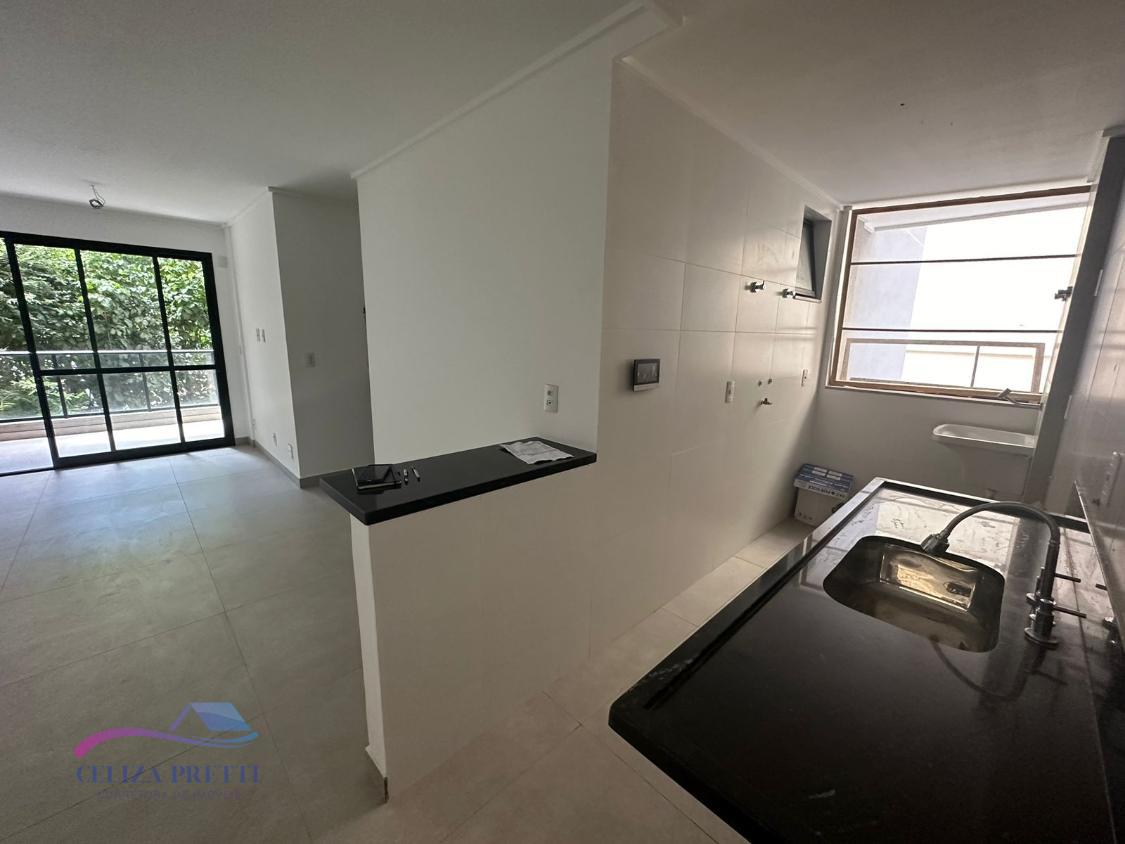 Apartamento à venda com 2 quartos, 70m² - Foto 27