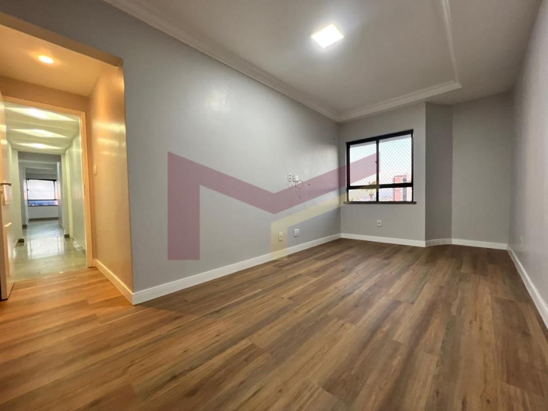 Apartamento à venda com 3 quartos, 162m² - Foto 7