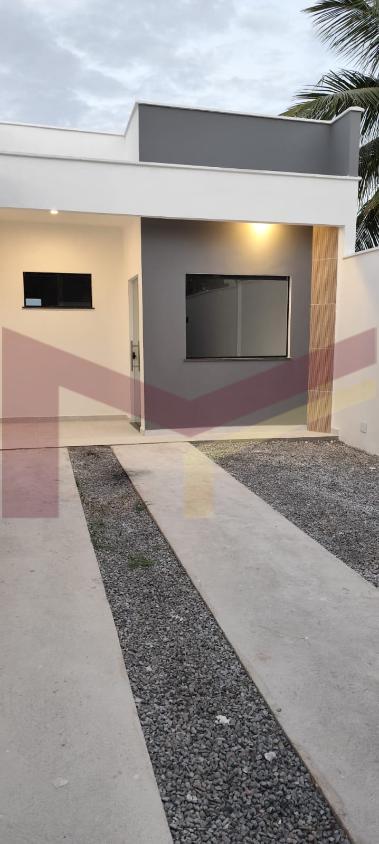 Casa à venda com 2 quartos, 70m² - Foto 1