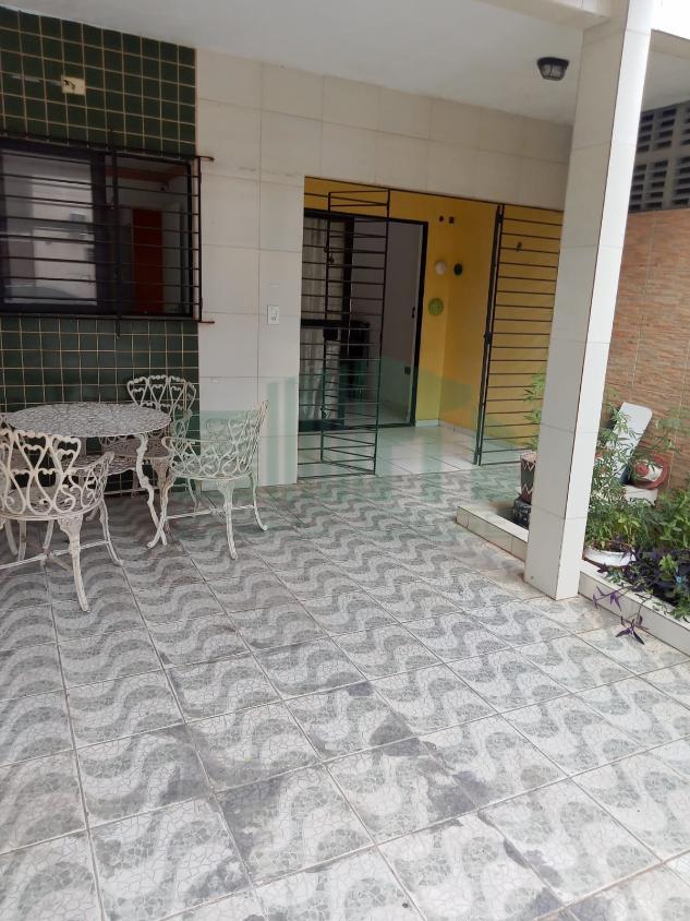 Casa à venda com 3 quartos, 90m² - Foto 2