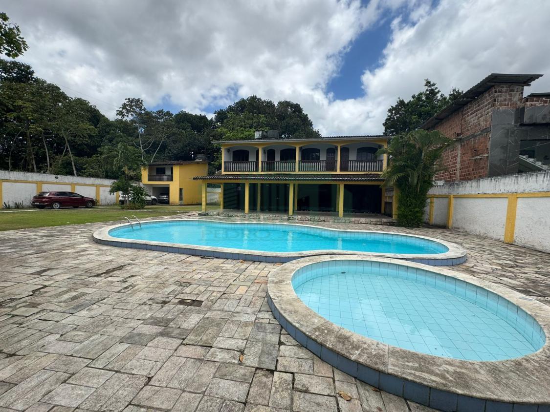 Casa para alugar com 4 quartos, 350m² - Foto 1