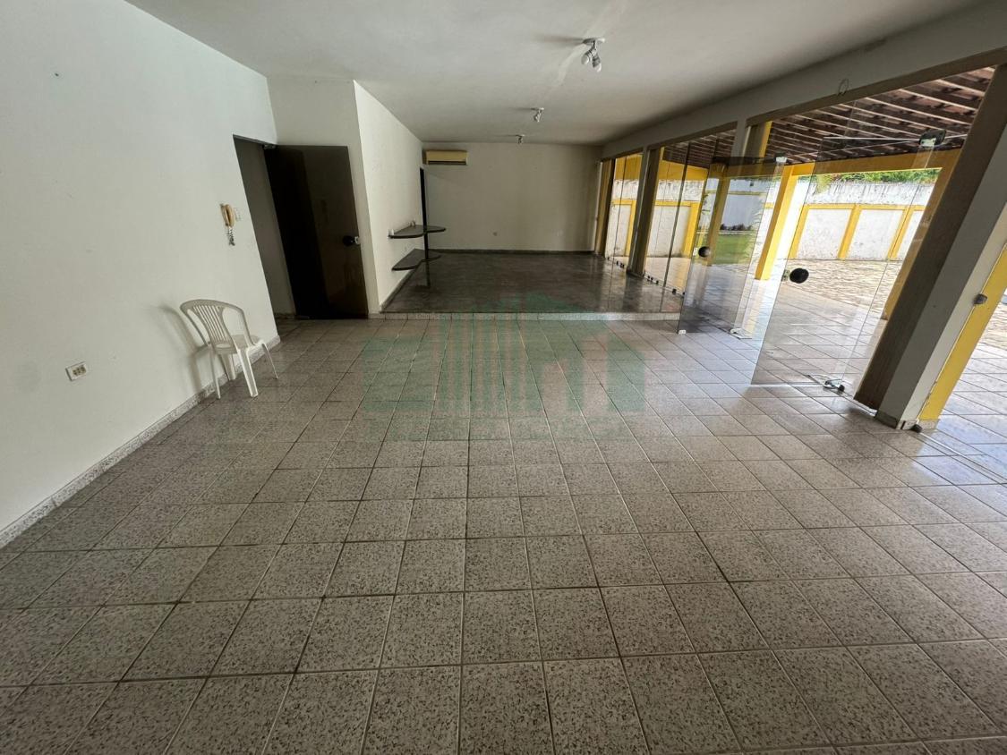 Casa para alugar com 4 quartos, 350m² - Foto 2