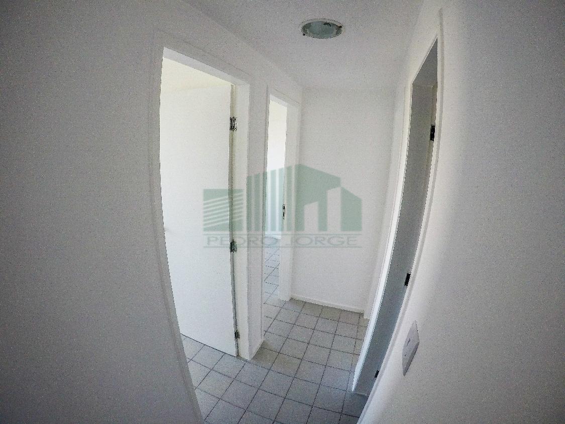 Apartamento à venda com 2 quartos, 72m² - Foto 4