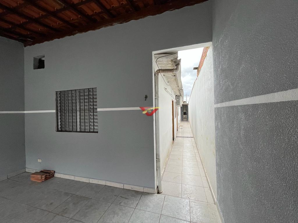 Casa à venda com 2 quartos, 107m² - Foto 2