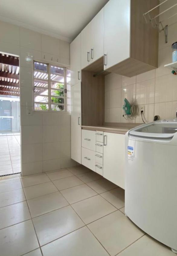 Casa à venda com 3 quartos, 250m² - Foto 4