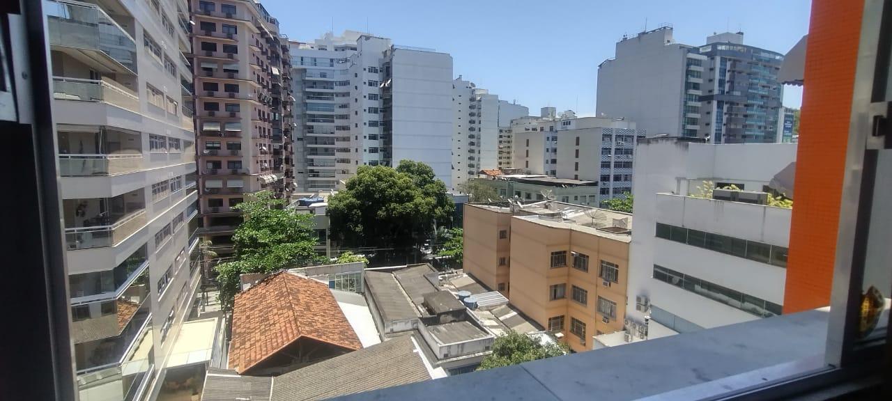 Apartamento à venda com 2 quartos, 80m² - Foto 2